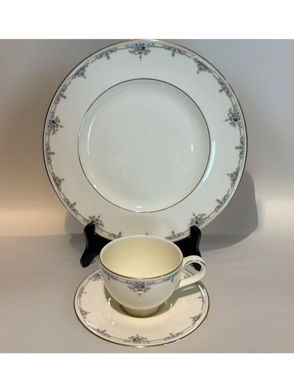 Royal Doulton Fine Bone China Melanie Dinner Plate + 1 Cup & Saucer Set H5156